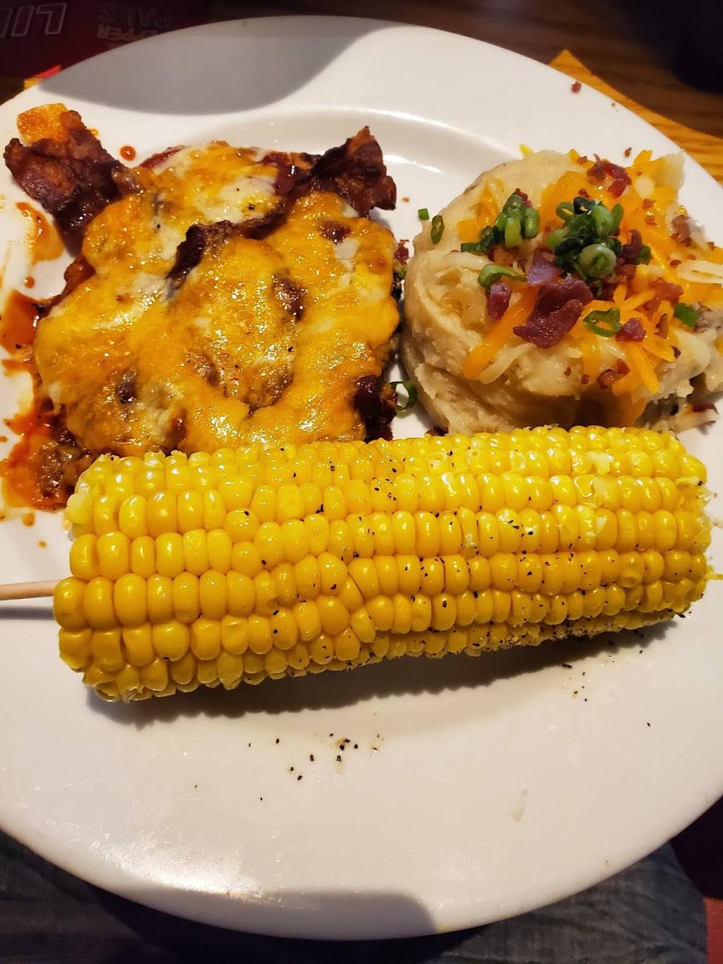 Chilis Grill & Bar | meal takeaway | 499 E Alessandro Blvd, Riverside, CA 92508, USA | 9517760952 OR +1 951-776-0952