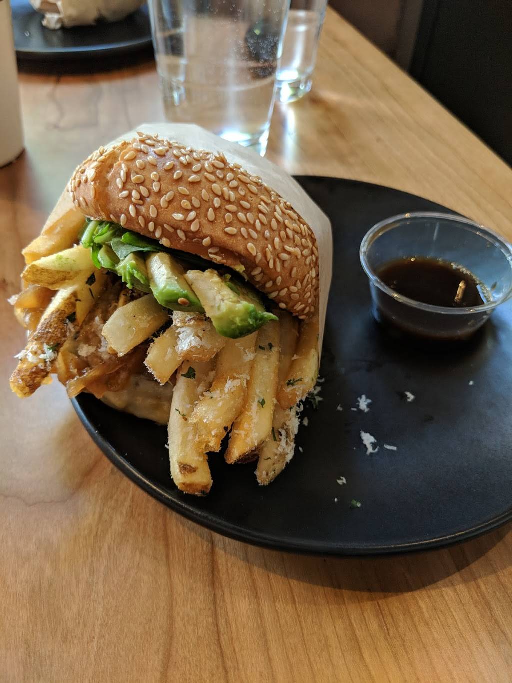 Roam Artisan Burgers | restaurant | 1951 Telegraph Ave #2, Oakland, CA 94612, USA | 5109221583 OR +1 510-922-1583