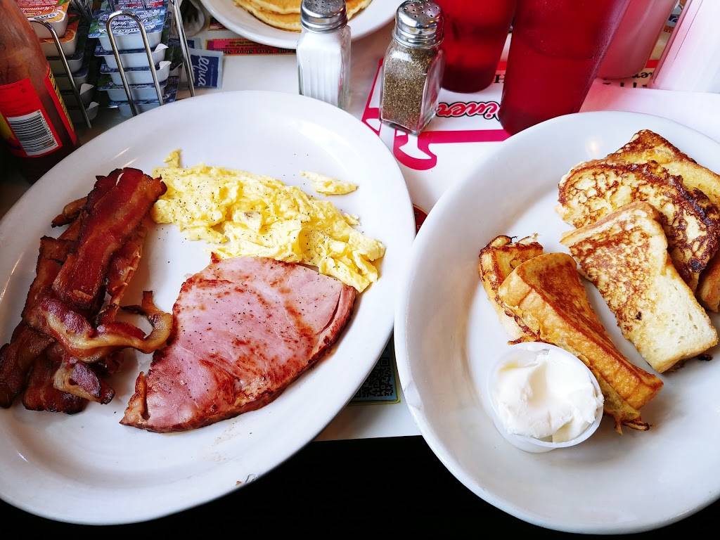 Three Coins Diner | restaurant | 7410 N Nebraska Ave, Tampa, FL 33604, USA | 8132391256 OR +1 813-239-1256