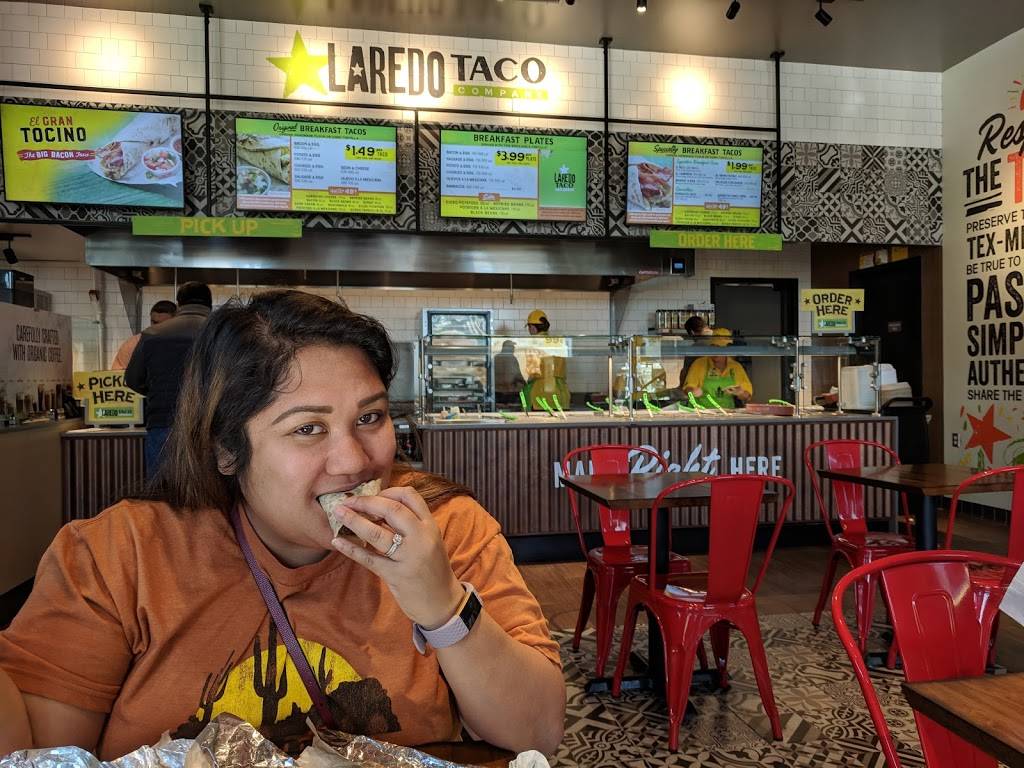 Laredo Taco Company | restaurant | 1805 Sylvan Ave, Dallas, TX 75208, USA | 2145072627 OR +1 214-507-2627
