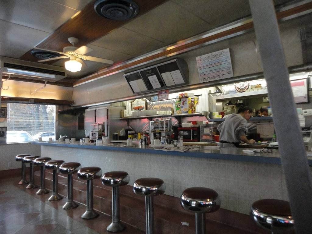 Route 66 Diner | restaurant | 950 Bay St, Springfield, MA 01109, USA | 4137374921 OR +1 413-737-4921