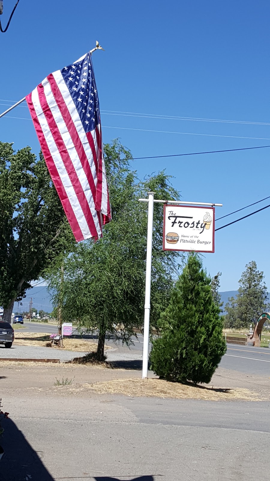 Frosty | restaurant | 43314 CA-299, Fall River Mills, CA 96028, USA | 5303365341 OR +1 530-336-5341