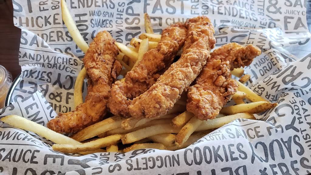 PDQ Restaurant | restaurant | 15646 South La Grange Road, Orland Park, IL 60462, USA | 7086754209 OR +1 708-675-4209