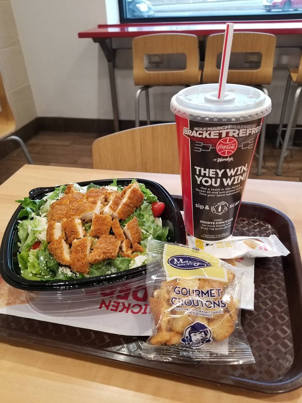 Wendys | restaurant | 1860 E Napier Ave, Benton Harbor, MI 49022, USA | 2699256447 OR +1 269-925-6447