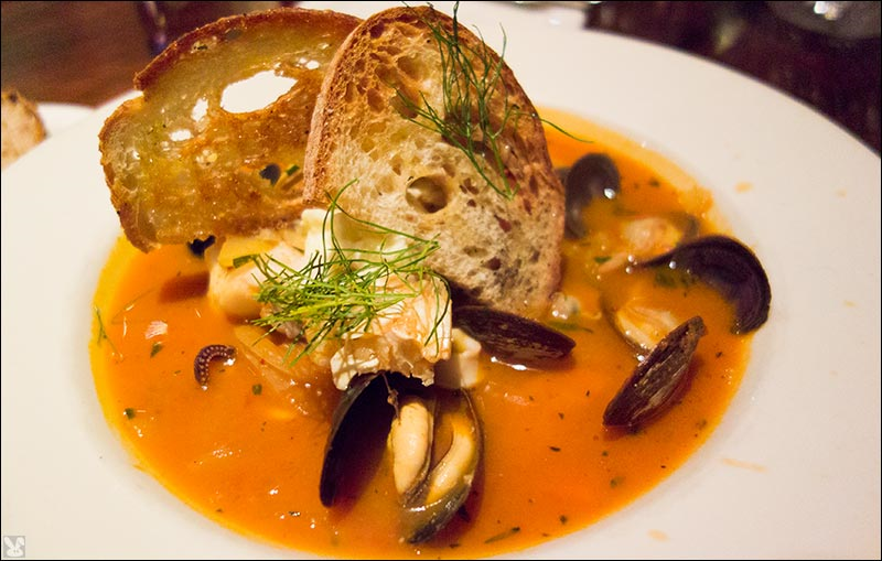 The V Social Eatery & Brew House | restaurant | 44630 Waxpool Rd, Ashburn, VA 20147, USA | 7037236500 OR +1 703-723-6500