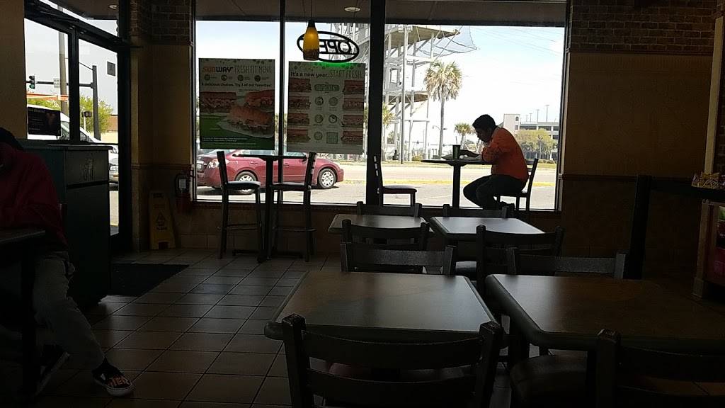 Subway Restaurants | restaurant | 712 N Kings Hwy, Myrtle Beach, SC 29577, USA | 8434459109 OR +1 843-445-9109