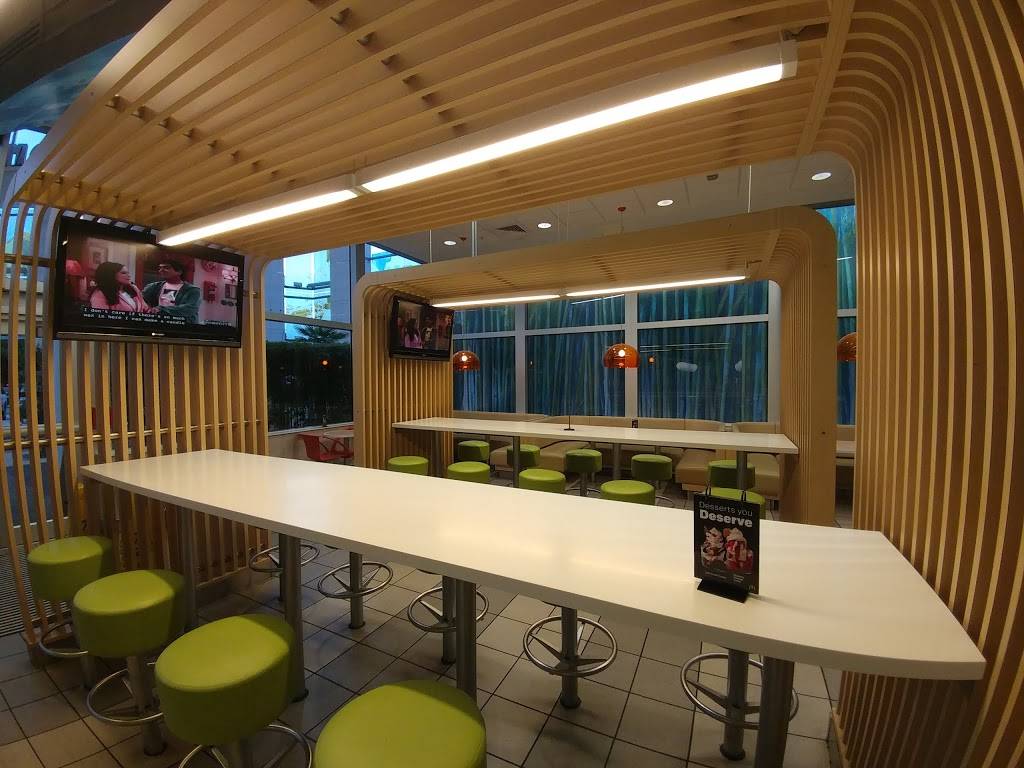 McDonalds | cafe | 1596 Buena Vista Dr, Lake Buena Vista, FL 32830, USA | 4079390875 OR +1 407-939-0875