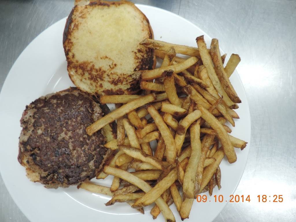 The Country House Restaurant | restaurant | 663 US-7, Pittsford, VT 05763, USA | 8027727936 OR +1 802-772-7936