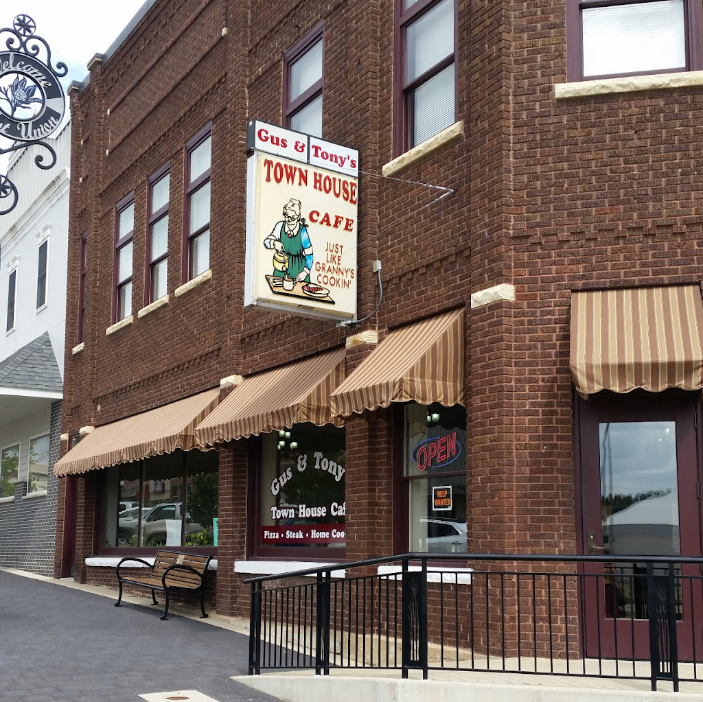 Gus & Tonys Town House Cafe | restaurant | 149-101 E Plum St, West Union, IA 52175, USA | 5634229500 OR +1 563-422-9500
