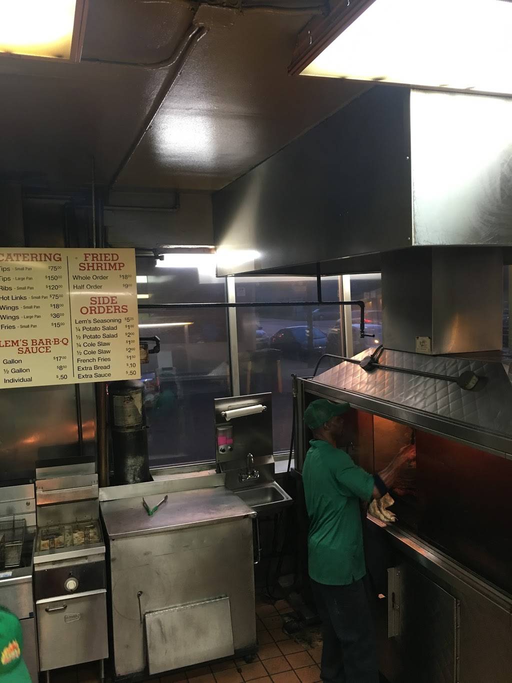 Lems Bar-B-Q | restaurant | 311 E 75th St, Chicago, IL 60619, USA | 7739942428 OR +1 773-994-2428