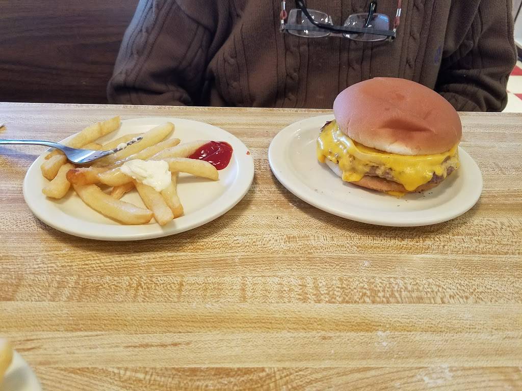 Heggys Nut Shop | restaurant | 3200 Tuscarawas St W, Canton, OH 44708, USA | 3304546611 OR +1 330-454-6611