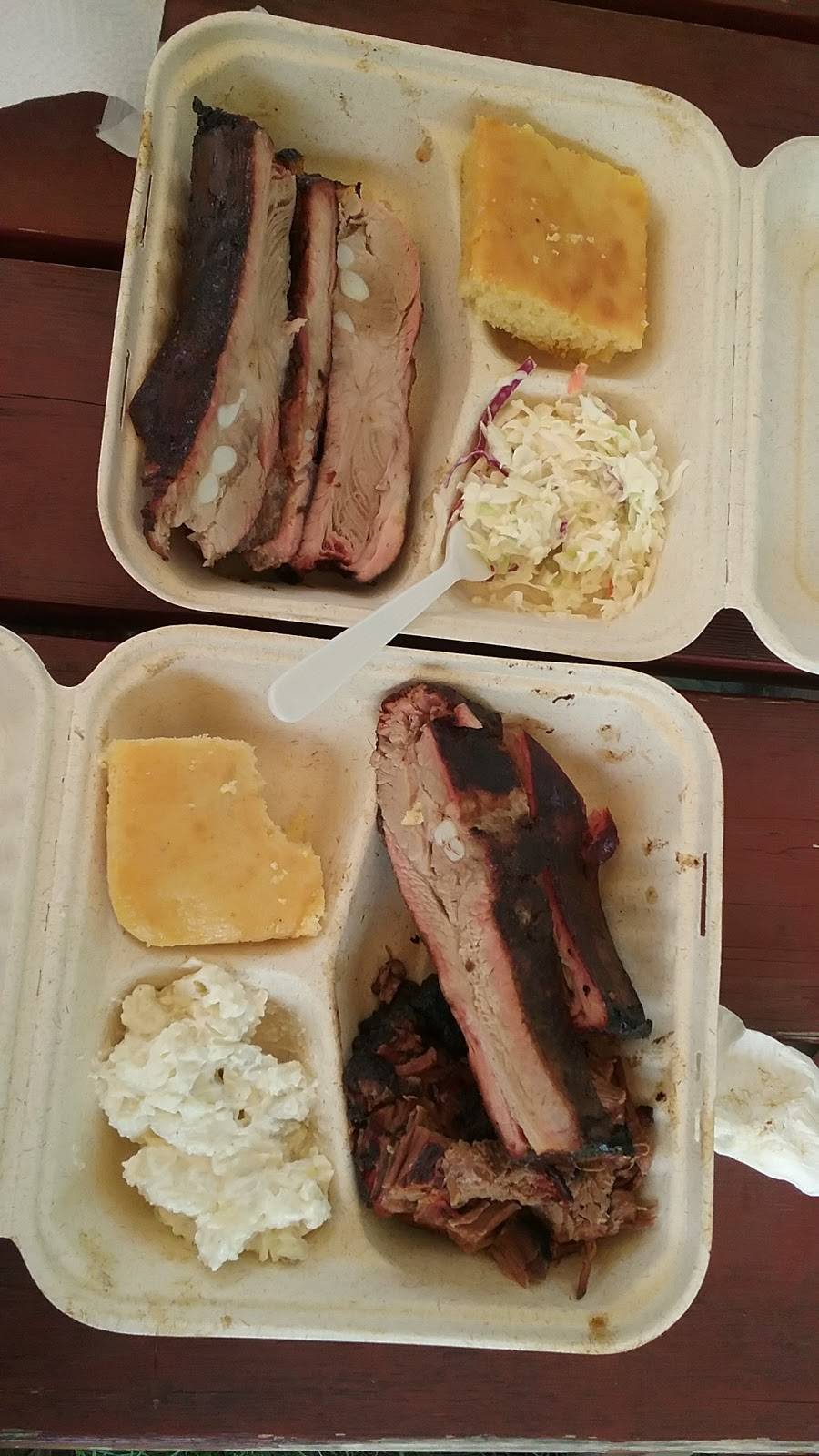 Phils Old Fashioned BBQ | restaurant | 589 Elm St, Milford, NH 03055, USA | 6038319238 OR +1 603-831-9238