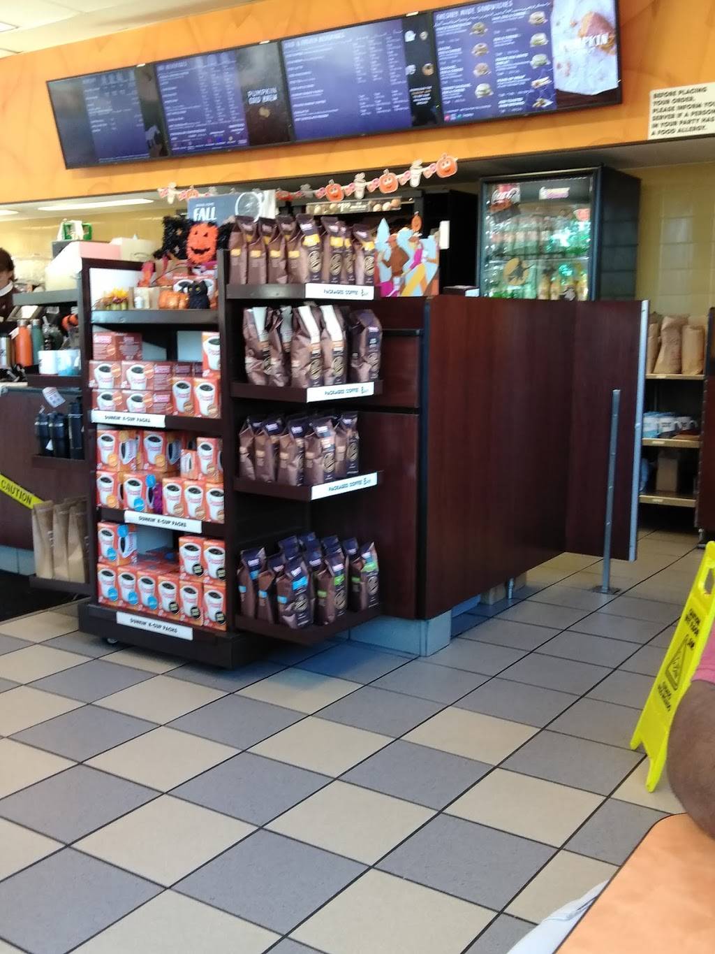 Dunkin | bakery | 575 Dartmouth St, Dartmouth, MA 02748, USA | 5089841045 OR +1 508-984-1045