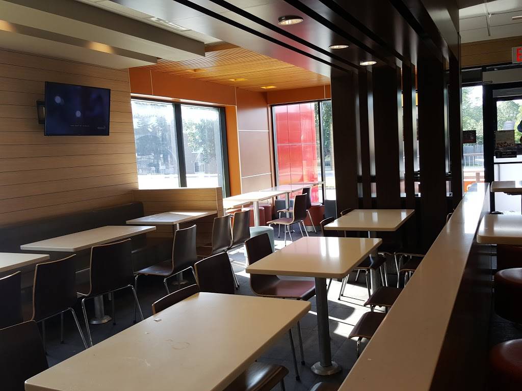McDonalds | cafe | 1880 Carling Ave, Ottawa, ON K2A 1E7, Canada | 6137289898 OR +1 613-728-9898
