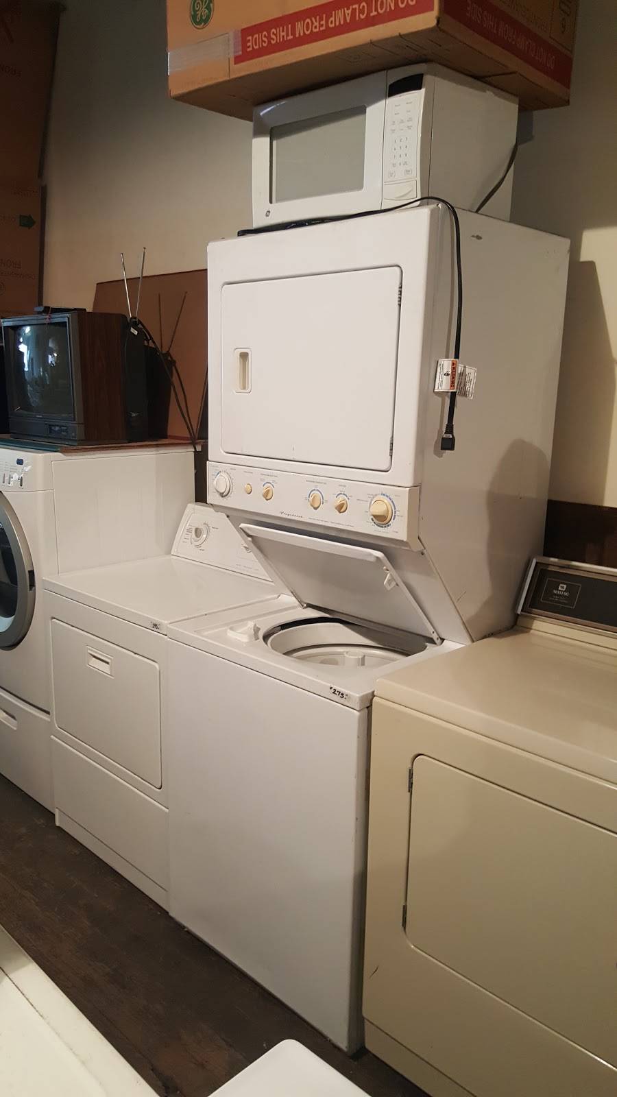 Ziggys Pub | restaurant | 16 W Main St, Poseyville, IN 47633, USA | 8128742170 OR +1 812-874-2170