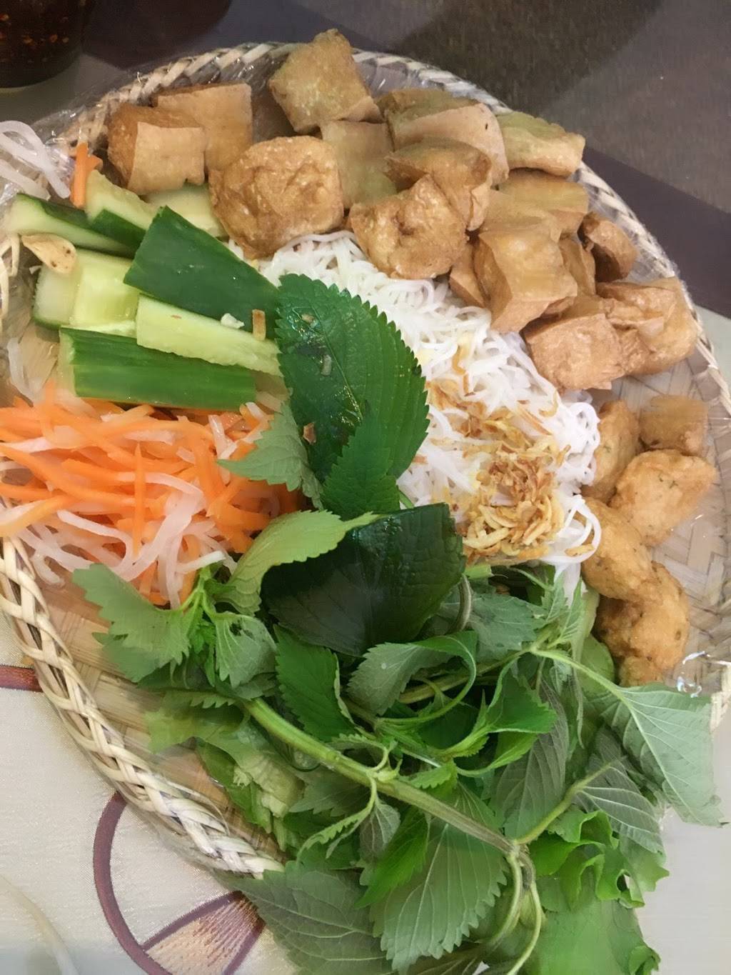 Pho Xua | restaurant | 1768 St Clair Ave W, Toronto, ON M6N 1J3, Canada | 4165199979 OR +1 416-519-9979