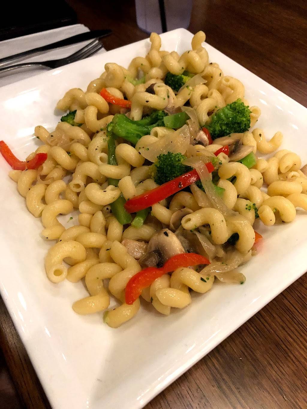 4 Corners Tavern | restaurant | 8250 Champions Gate Blvd, Davenport, FL 33896, USA | 4074792172 OR +1 407-479-2172