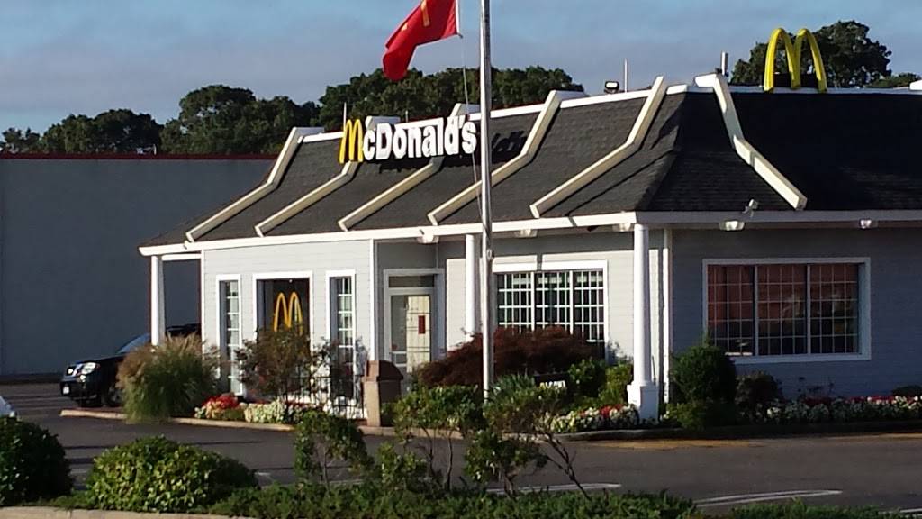 McDonalds | cafe | 5500 Sunrise Hwy, Massapequa, NY 11758, USA | 5167989192 OR +1 516-798-9192
