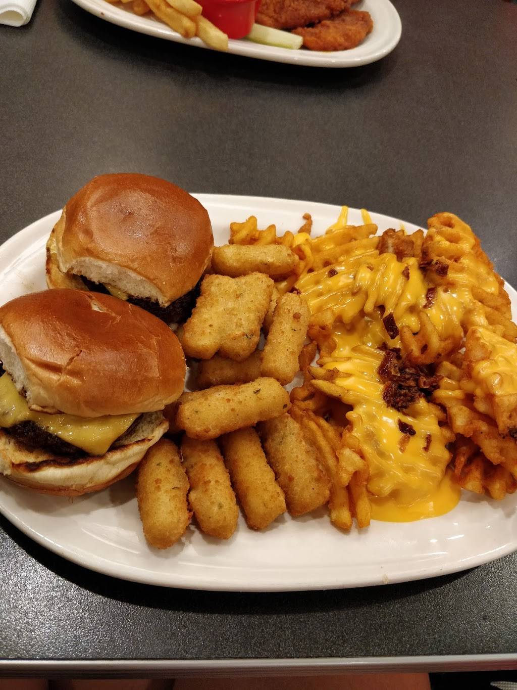 Friendlys | restaurant | 497 Farmington Ave, Bristol, CT 06010, USA | 8605891059 OR +1 860-589-1059