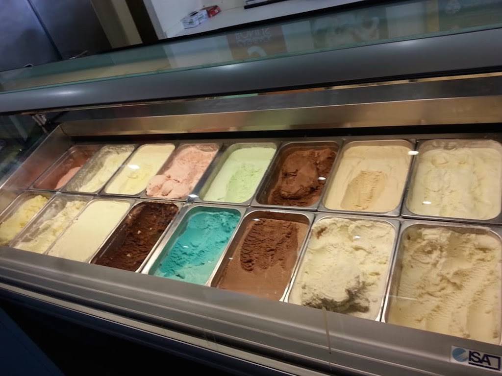 Cold Stone Creamery | bakery | 26101 Magic Mountain Pkwy, Valencia, CA 91355, USA | 6612554704 OR +1 661-255-4704