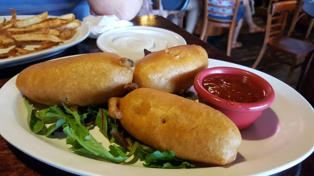 Pirates Pub & Grub | restaurant | Boardwalk Pl E, Madeira Beach, FL 33708, USA | 7273196285 OR +1 727-319-6285