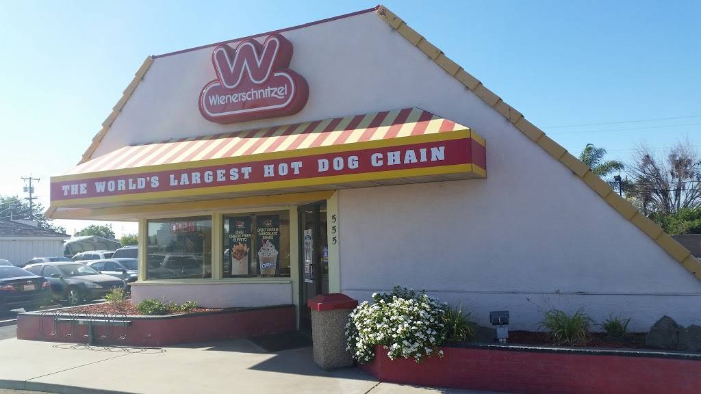 Wienerschnitzel | restaurant | 555 W Shaw Ave, Clovis, CA 93612, USA | 5592988905 OR +1 559-298-8905