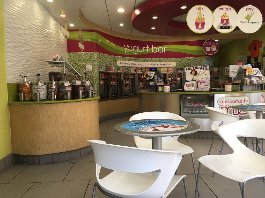Menchies Frozen Yogurt | bakery | 3555 Johnson Ave, Bronx, NY 10463, USA | 7184322580 OR +1 718-432-2580