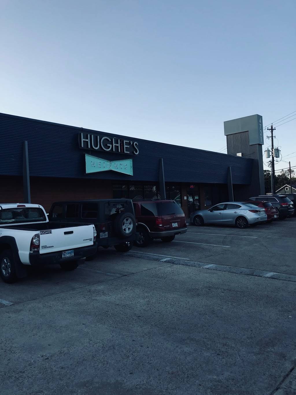 Hughies | restaurant | 4721 N Main St Suite A, Houston, TX 77009, USA | 2818889415 OR +1 281-888-9415