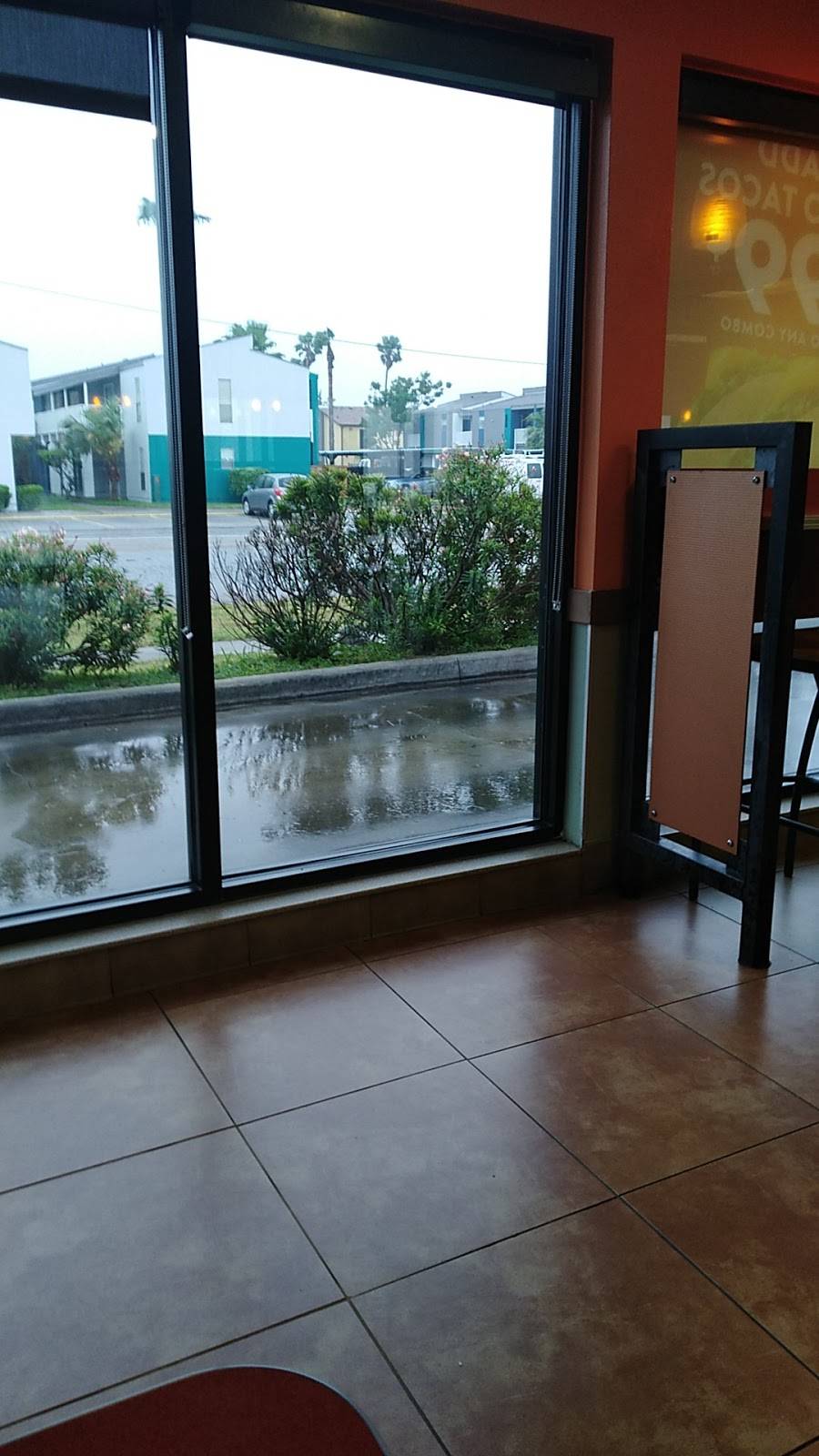 Jack in the Box | restaurant | 1238 Waldron Rd, Corpus Christi, TX 78418, USA | 3619399643 OR +1 361-939-9643