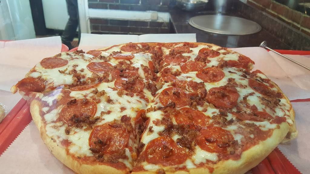 House Pizza | restaurant | 246 E 204th St, Bronx, NY 10458, USA | 7187333336 OR +1 718-733-3336