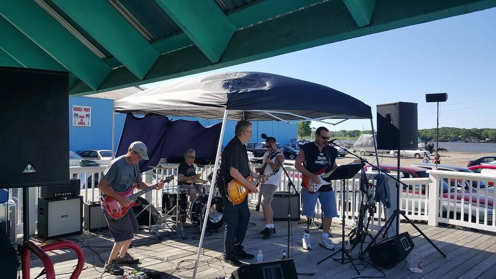 Hidden Point Bar & Grill | restaurant | 112 Lakeview Ave, Fox Lake, IL 60020, USA | 8475873212 OR +1 847-587-3212