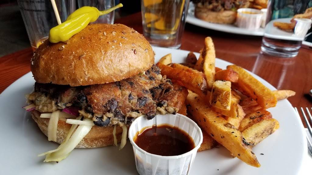 Two Rivers Brewing | restaurant | 542 Northampton St, Easton, PA 18042, USA | 6108291131 OR +1 610-829-1131