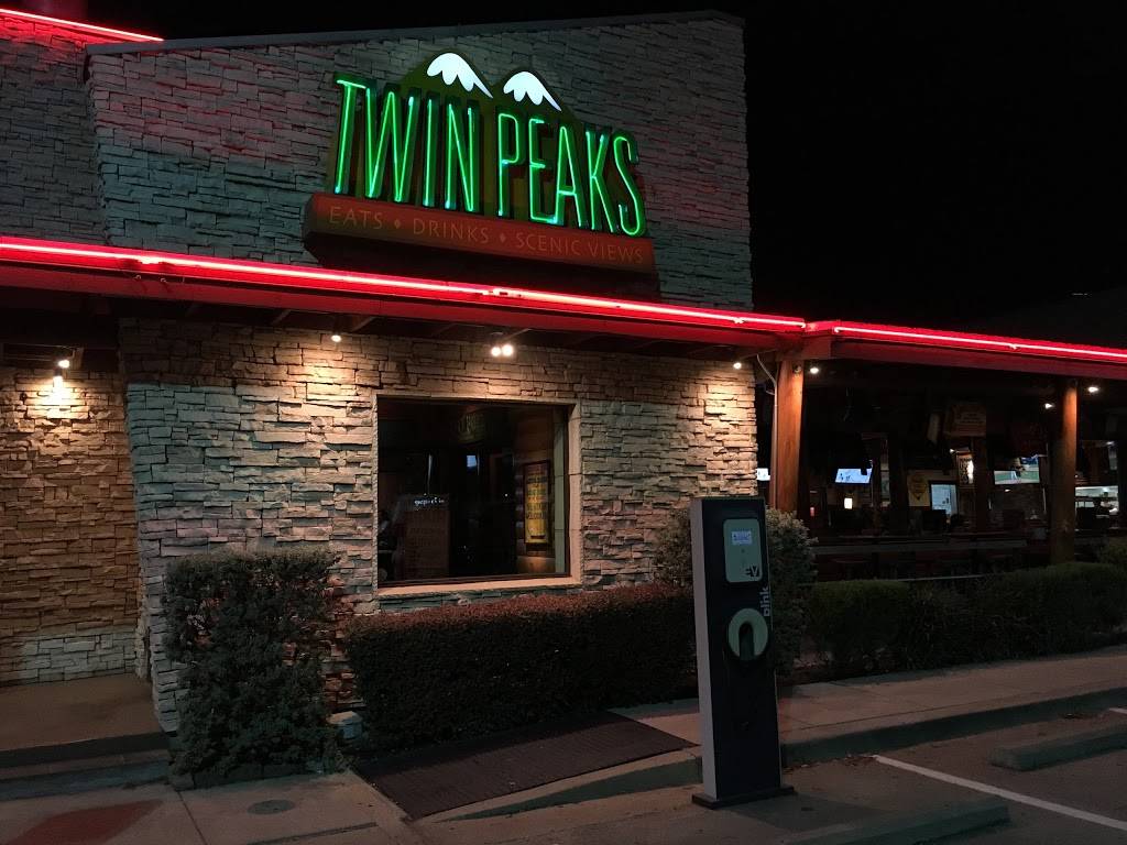 Twin Peaks Lewisville | restaurant | 2601 S Stemmons Fwy #100, Lewisville, TX 75067, USA | 2144887222 OR +1 214-488-7222