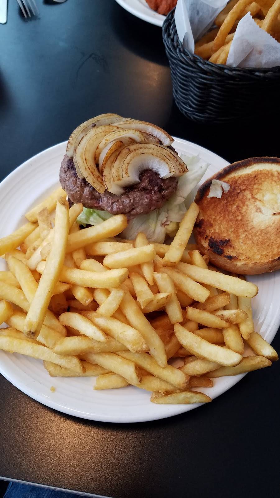 Squaretoes Restaurant | restaurant | 30 York St, Kennebunk, ME 04043, USA | 2079856636 OR +1 207-985-6636