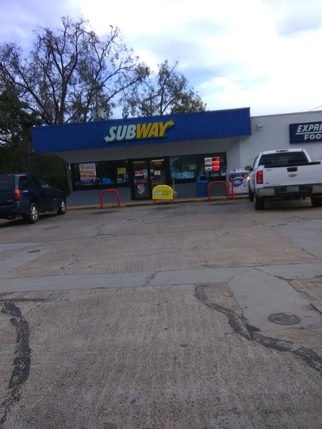 Wendys | restaurant | 8330 N Florida Ave, Tampa, FL 33604, USA | 8139323580 OR +1 813-932-3580