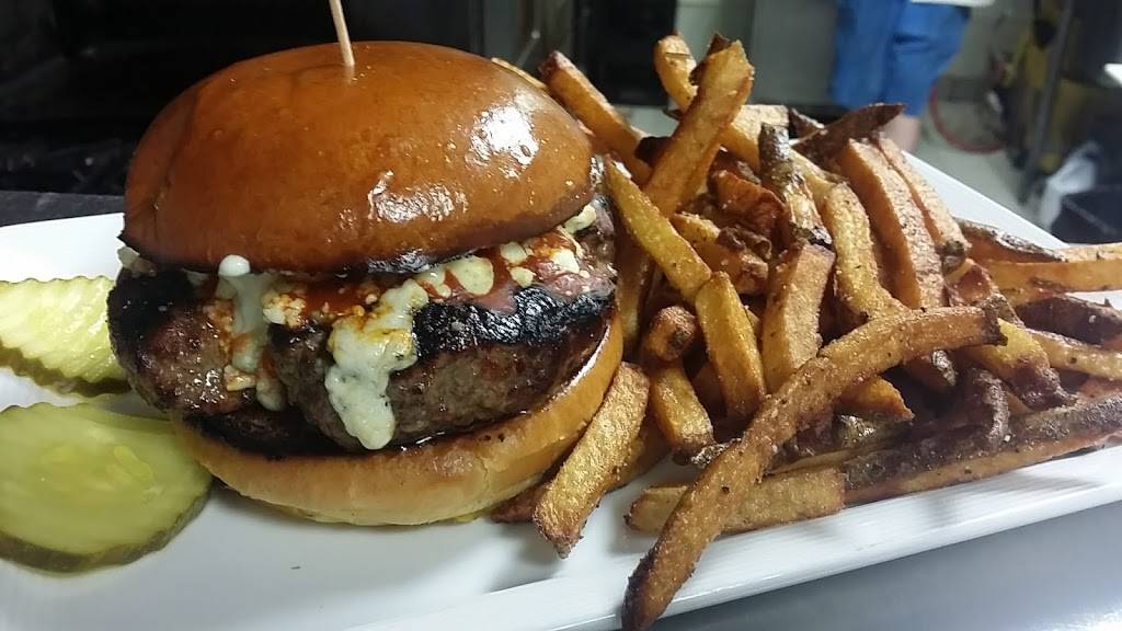 J Brians Pub & Grille | restaurant | 615 S Union St, Lawrence, MA 01843, USA | 9786879321 OR +1 978-687-9321