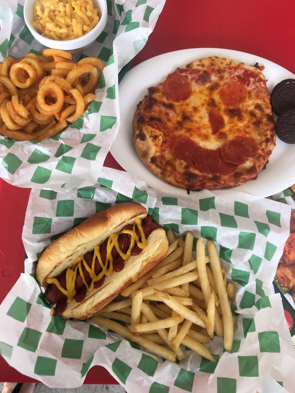 Beef O Bradys | restaurant | 15784 N Dale Mabry Hwy, Tampa, FL 33618, USA | 8139694647 OR +1 813-969-4647