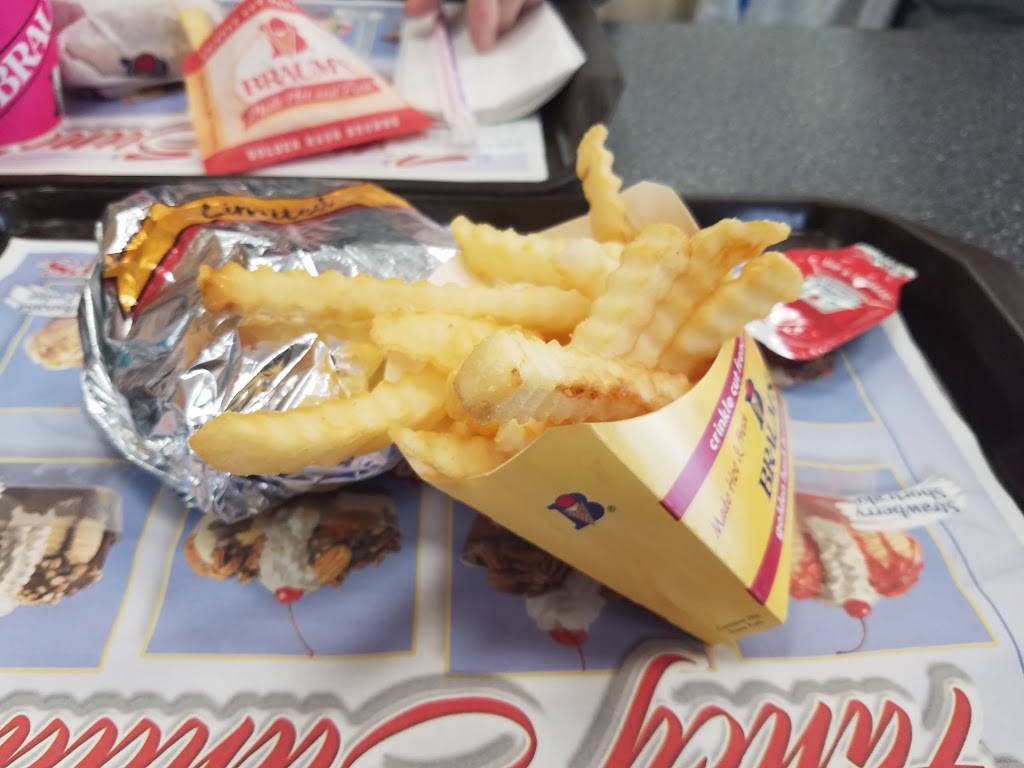 Braums Ice Cream & Burger Restaurant | restaurant | 804 N Elm Pl, Broken Arrow, OK 74012, USA | 9182582424 OR +1 918-258-2424