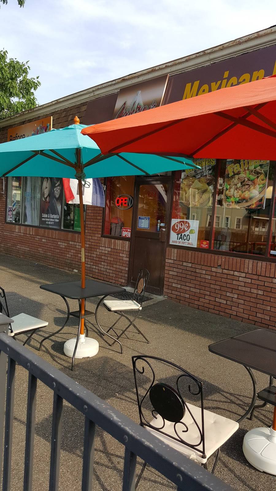 Moctezumas Mexican Restaurant | restaurant | 684 Belmont Ave, Springfield, MA 01108, USA | 4133177977 OR +1 413-317-7977