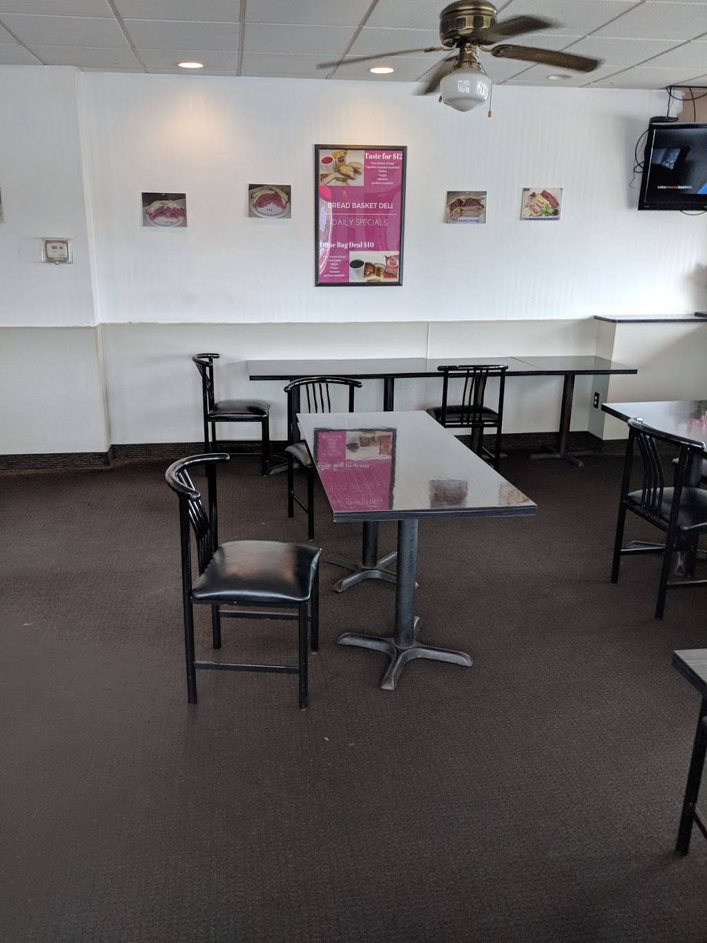 Bread Basket Deli | restaurant | 20709 Kelly Rd, Eastpointe, MI 48021, USA | 5862855450 OR +1 586-285-5450