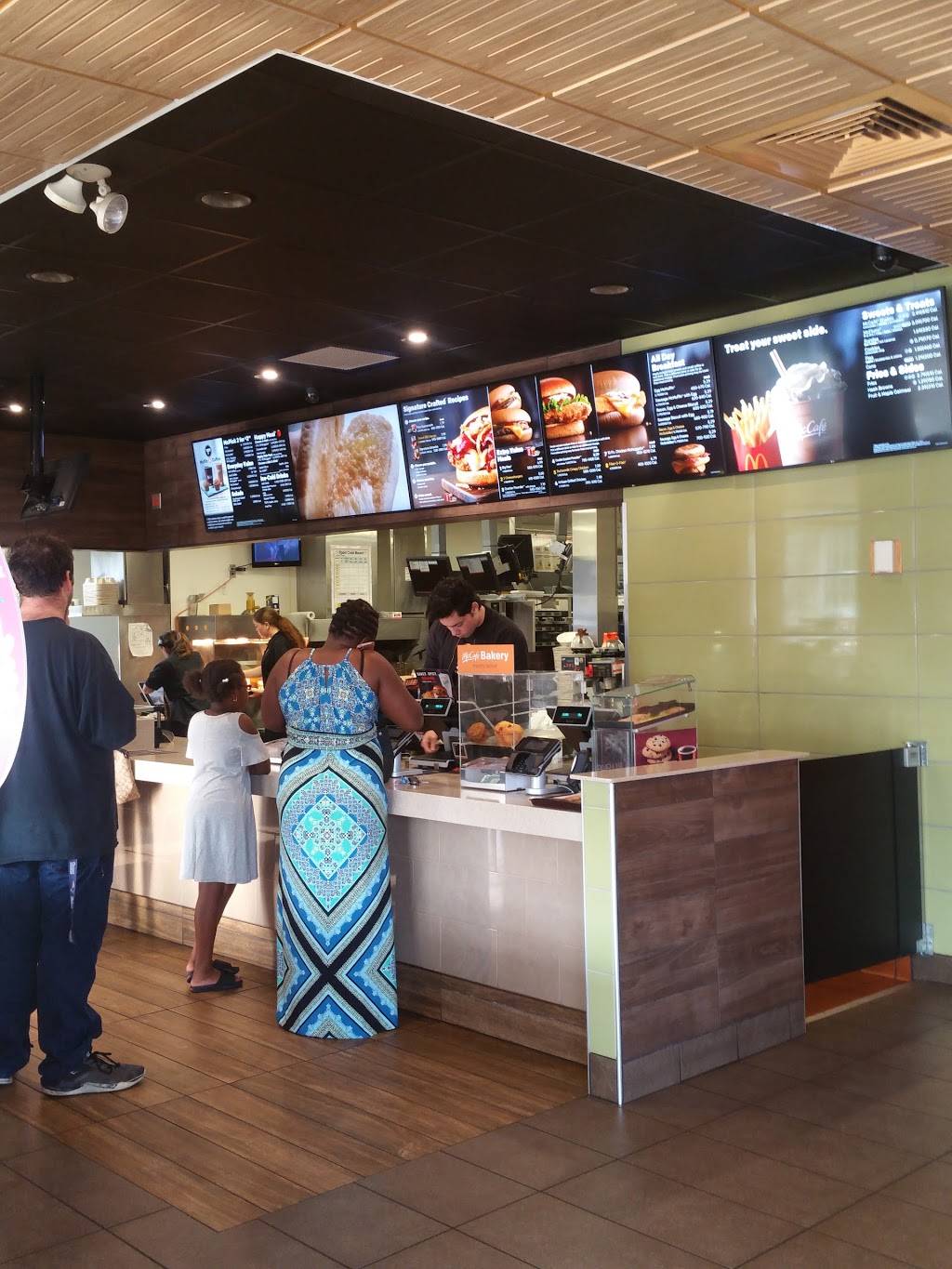 McDonalds | cafe | 8 Highland Ave, Randolph, MA 02368, USA | 7819616005 OR +1 781-961-6005