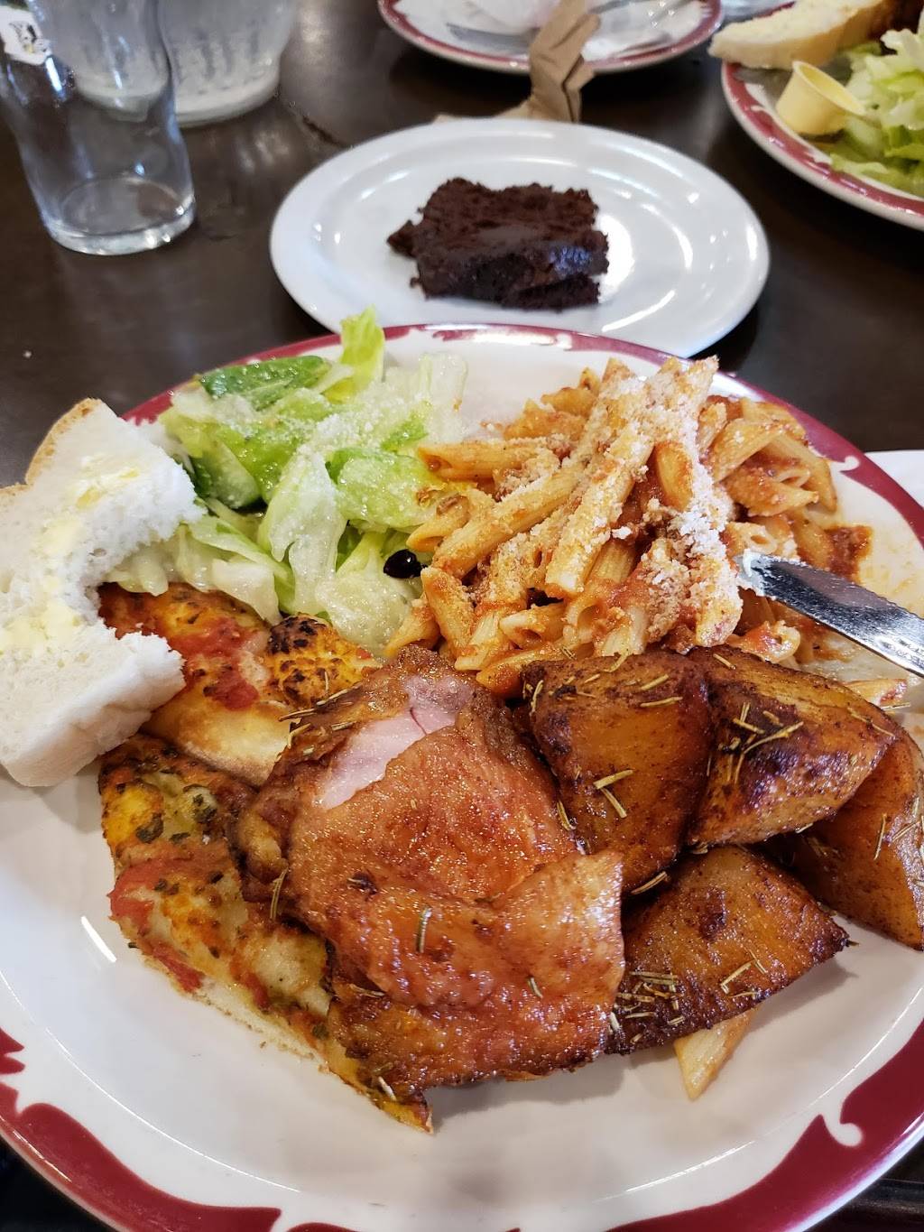 Francos Restaurant | meal takeaway | 1545 Tecumseh Rd E, Windsor, ON N8W 1C3, Canada | 5192583151 OR +1 519-258-3151