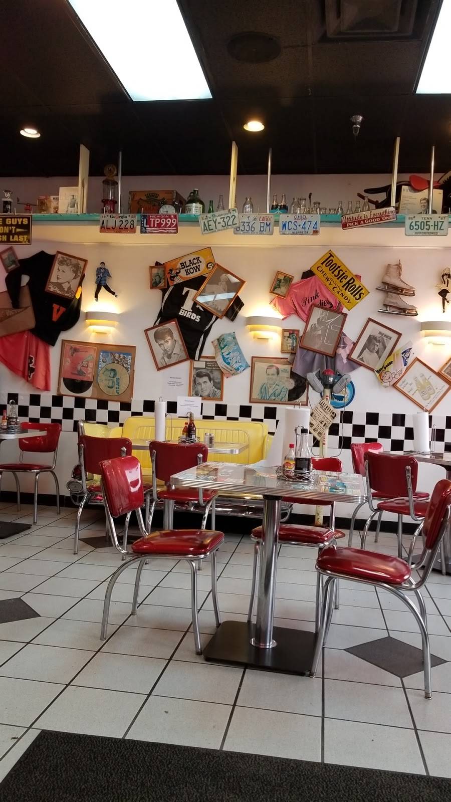 T & L Hot Dogs | restaurant | 614 Rosebud Ave, Clarksburg, WV 26301, USA | 3046223404 OR +1 304-622-3404