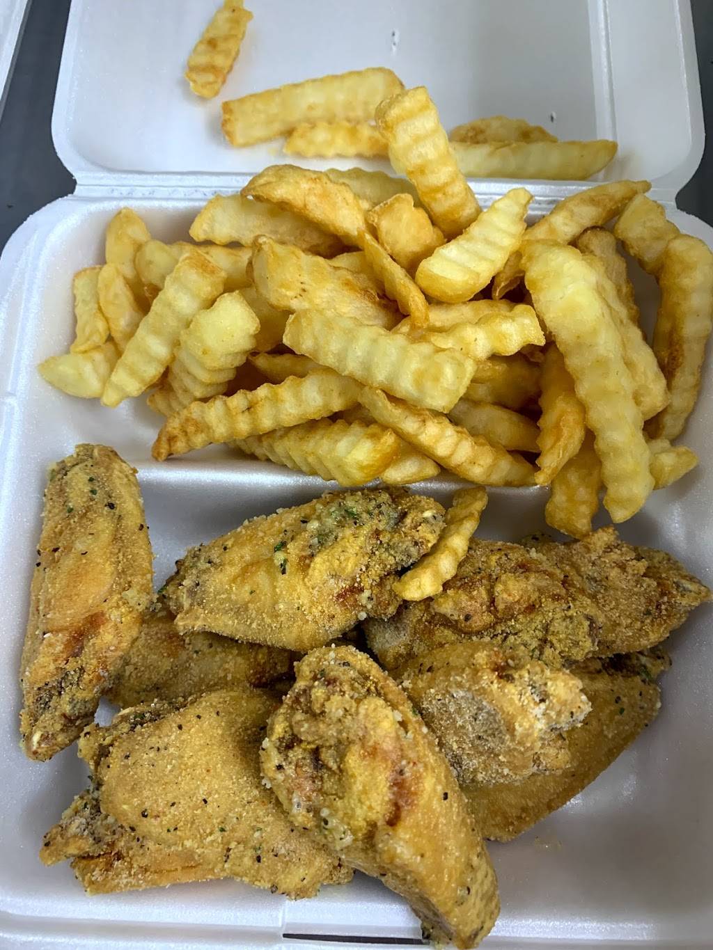 Americas Best Wings | restaurant | 4333 Gannon Ln #113, Dallas, TX 75237, USA | 9729134888 OR +1 972-913-4888