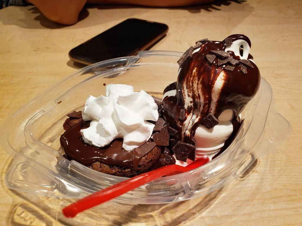 DQ Grill & Chill Restaurant | restaurant | 2015 S Bend Ave, South Bend, IN 46637, USA | 5742711102 OR +1 574-271-1102