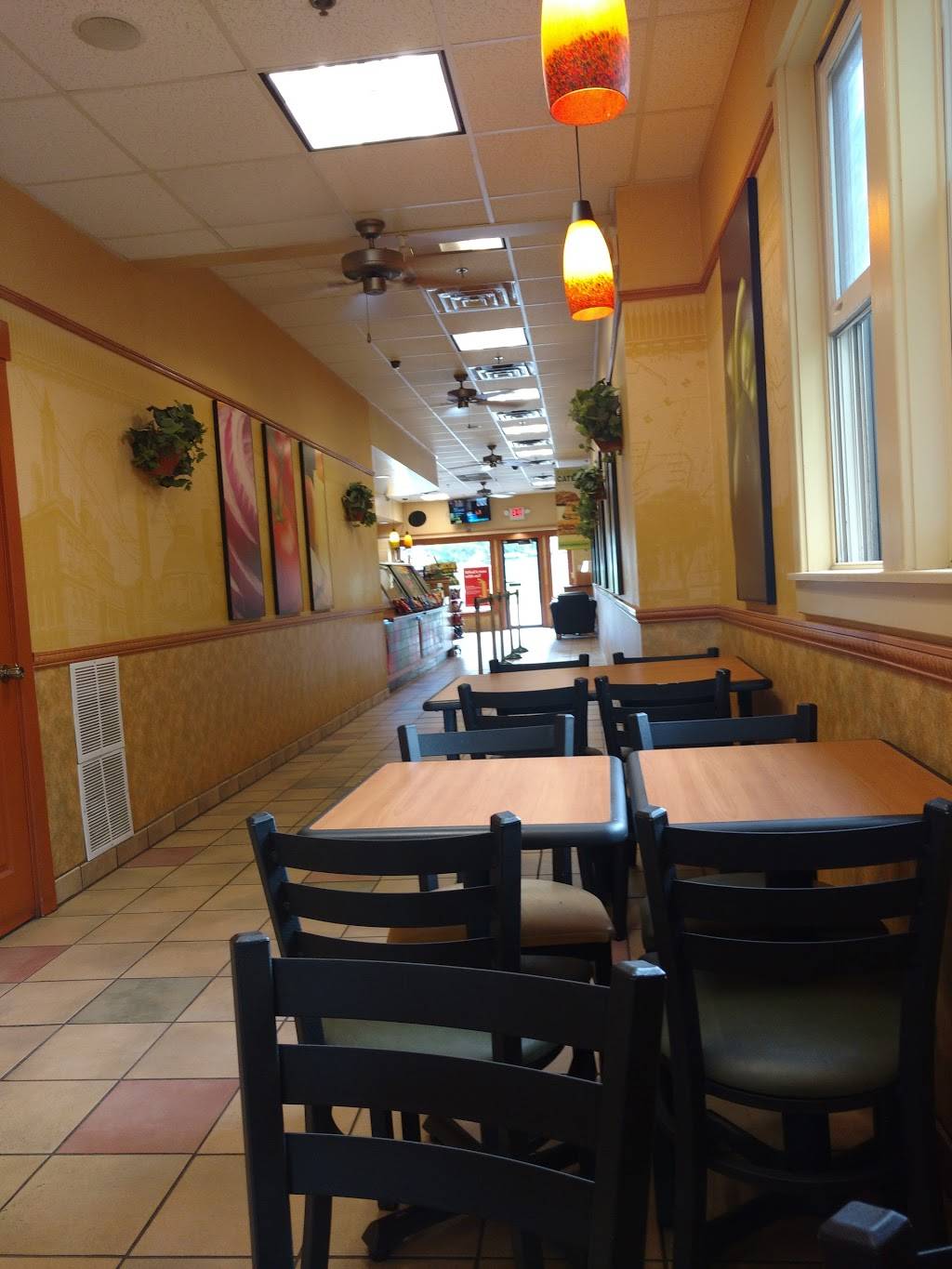 Subway | restaurant | 217 Woodstock Ave, Rutland, VT 05701, USA | 8027736000 OR +1 802-773-6000