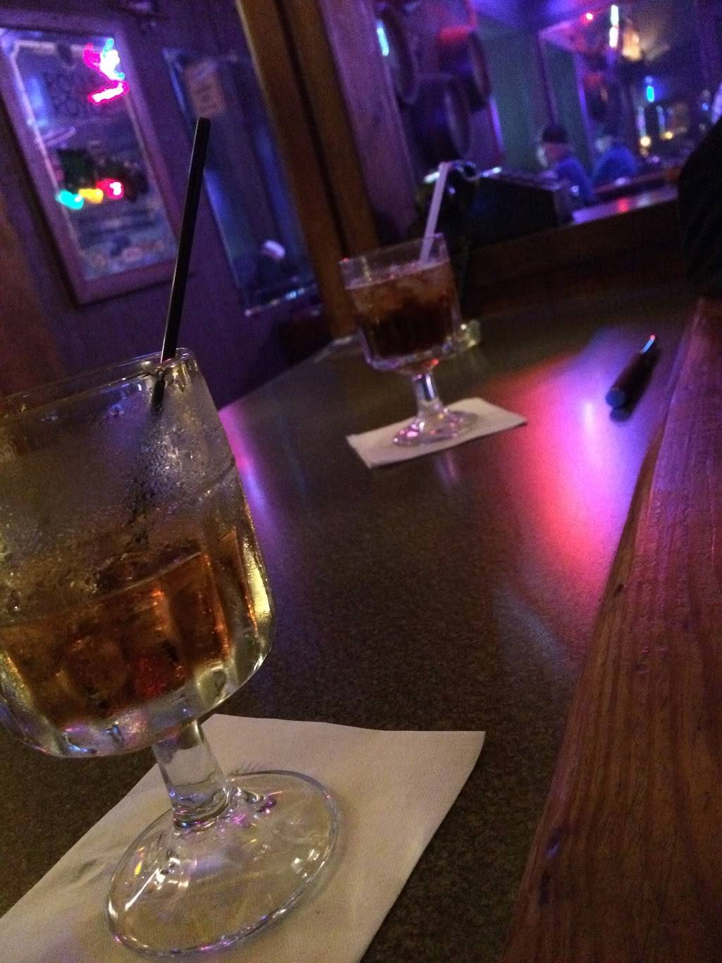 T Js Tavern | restaurant | 104 Kennedy St, Willis, TX 77378, USA | 9368567758 OR +1 936-856-7758