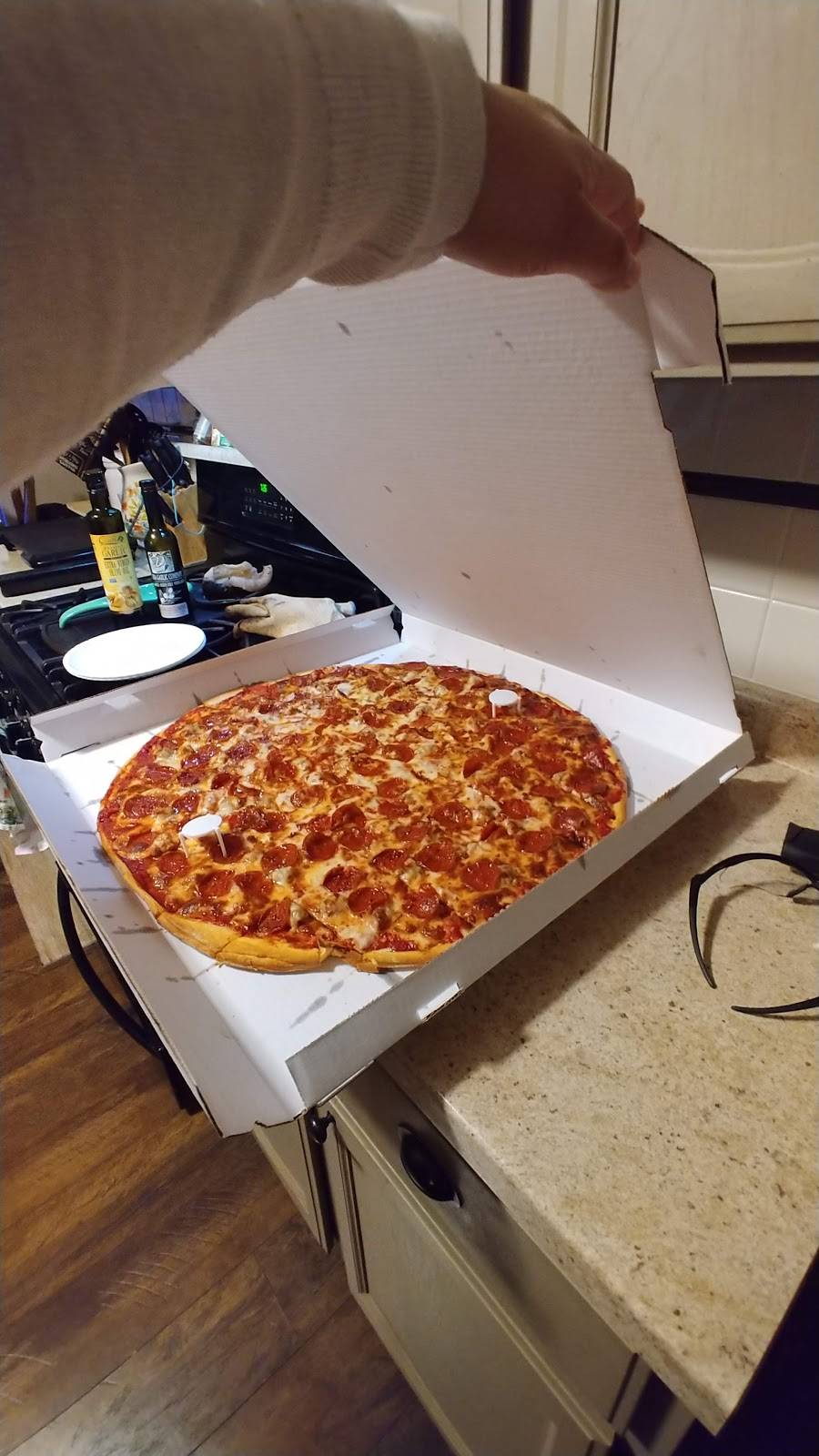 Jims Pizzeria | restaurant | 1103 Center Ave, Janesville, WI 53546, USA | 6087548266 OR +1 608-754-8266