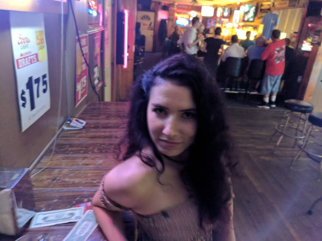 Buds Bar & Grill | restaurant | 402 Ń Main St, Archbald, PA 18403, USA | 5708765477 OR +1 570-876-5477