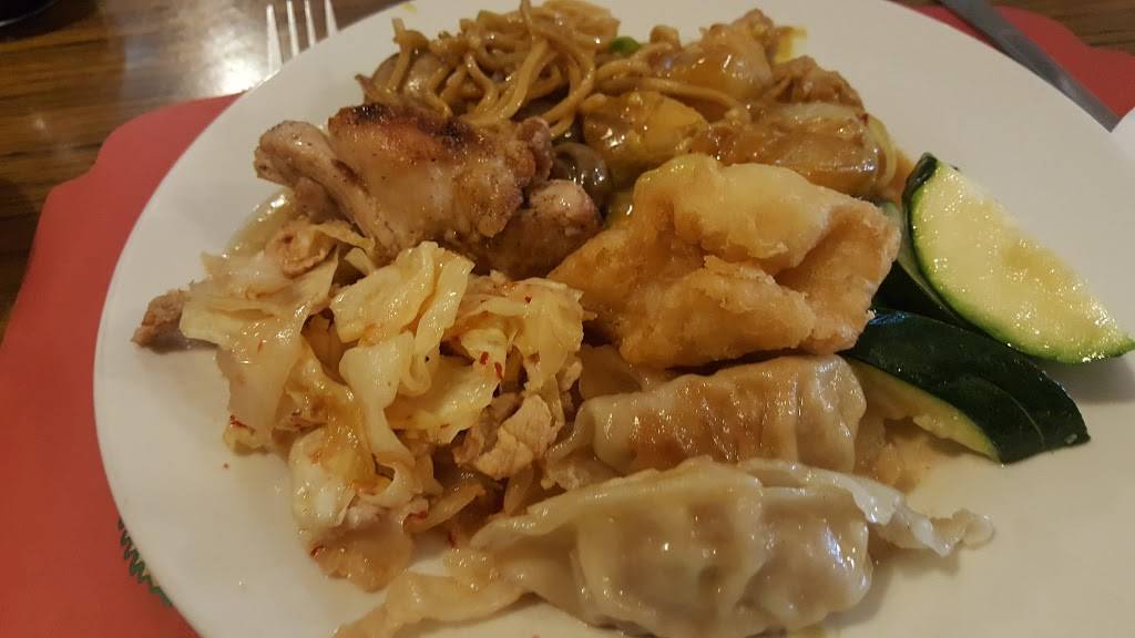 Chinese Pagoda | restaurant | 7200 W North Ave, Wauwatosa, WI 53213, USA | 4147748400 OR +1 414-774-8400